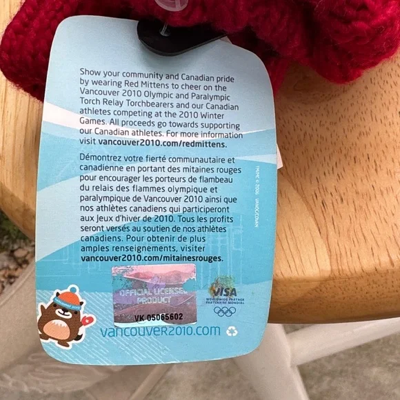 New Hudson’s Bay Canadian 2010 Vancouver Olympic Mittens - Picture 8 of 11